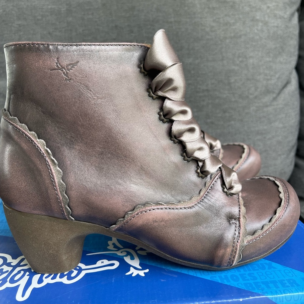 Size 6 Leather Booties Portofino. made in Spain